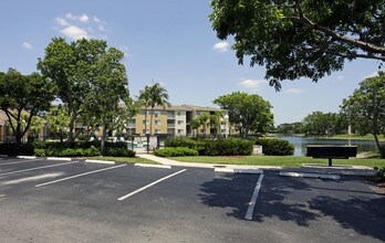 Homestead Colony Apartments in Homestead, FL - Building Photo - Building Photo