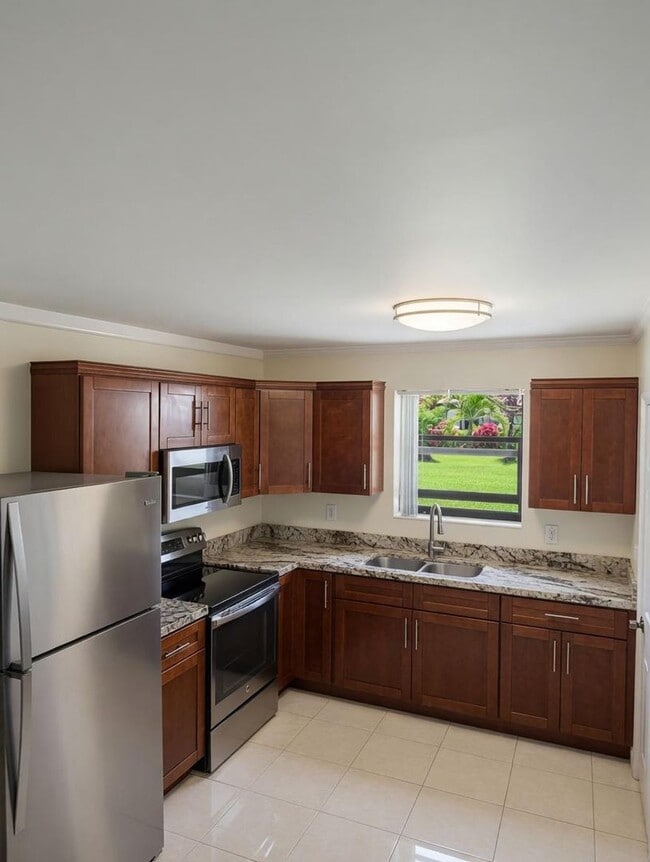 261 NE 40th St