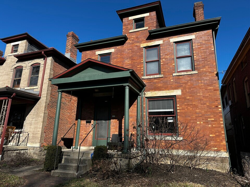 922 Mt Pleasant Ave in Columbus, OH - Building Photo