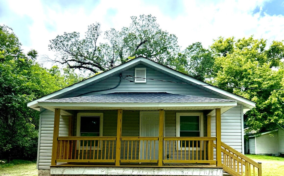 910 Richardson Ave in High Point, NC - Building Photo