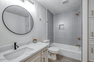 313 Lucy Ln in Horseshoe Bay, TX - Building Photo - Building Photo
