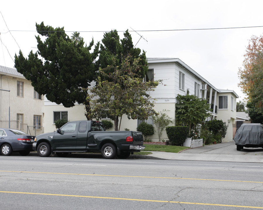 5636 Laurel Canyon Blvd in Valley Village, CA - Foto de edificio