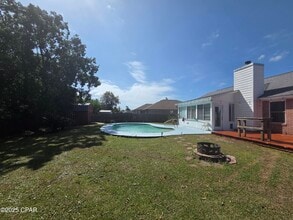 1303 Sutherland Ct in Lynn Haven, FL - Foto de edificio - Building Photo