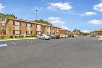 Vue Apartment Homes in Fayetteville, NC - Building Photo - Building Photo