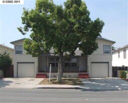 3954 Railroad Ave in Pittsburg, CA - Building Photo