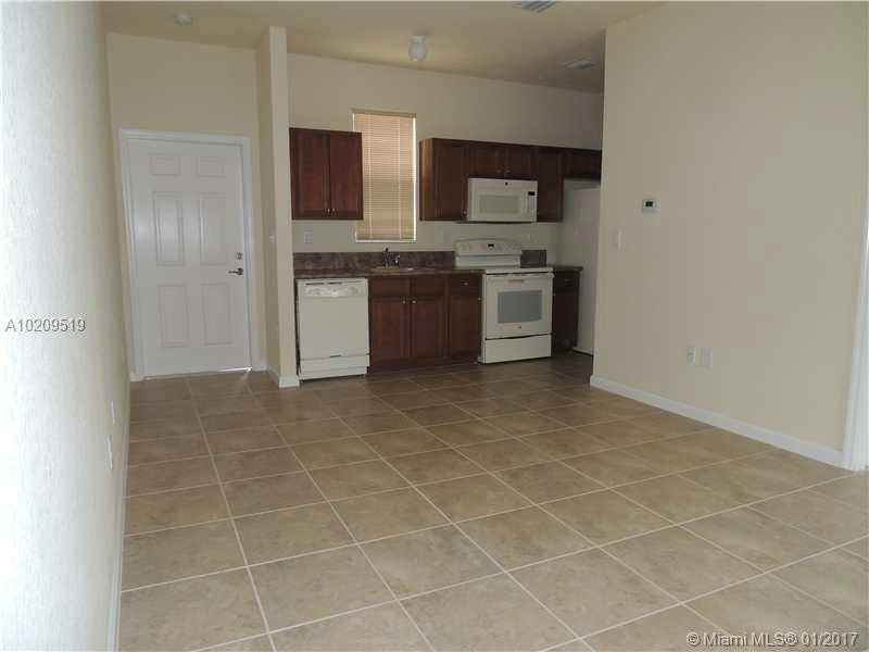 17005 SW 96th St in Miami, FL - Building Photo