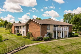 Centerville Park in West Carrollton, OH - Foto de edificio - Building Photo