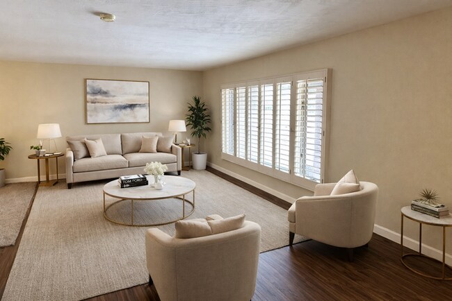 8313 E Vía De Las Flores in Scottsdale, AZ - Building Photo - Building Photo