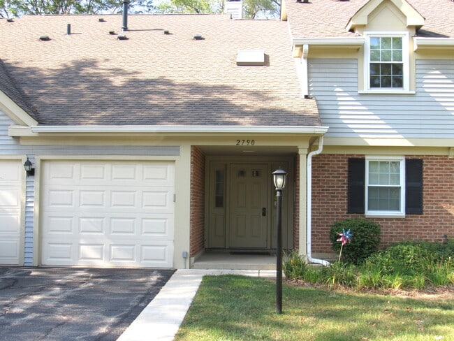 2790 Glasgow Ct in Schaumburg, IL - Building Photo - Building Photo