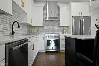211 S Hamilton Ave in Chicago, IL - Building Photo - Building Photo