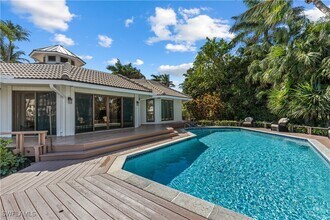 989 Admiralty Parade in Naples, FL - Building Photo - Building Photo