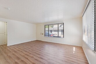 2507 SE Monroe St in Milwaukie, OR - Building Photo - Building Photo