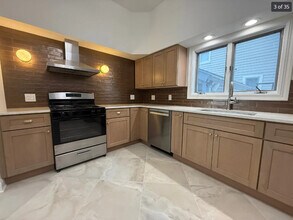 3706 N Wilton Ave in Chicago, IL - Building Photo - Building Photo