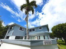 9900 NW 52nd Terrace in Doral, FL - Building Photo
