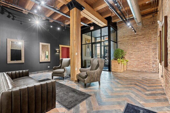 153 W Ohio St in Chicago, IL - Building Photo - Building Photo