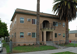 Calaveras Apartments in Fresno, CA - Building Photo - Building Photo