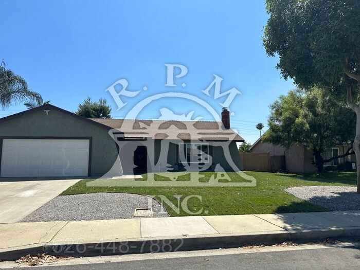 2823 S Castle Harbour Pl in Ontario, CA - Building Photo