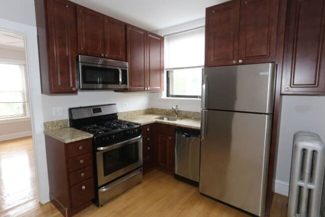 2220 W Ainslie St, Unit J01W in Chicago, IL - Building Photo - Building Photo