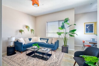 1428 SE 19th Ave in Portland, OR - Building Photo - Building Photo