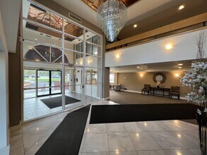 30 Revere Beach Pky, Unit 509 in Medford, MA - Foto de edificio - Building Photo