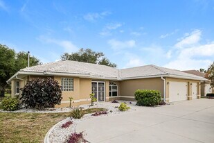 72 Long Meadow Ln N in Rotonda West, FL - Building Photo
