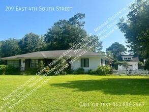 209 E 4th S St in Summerville, SC - Foto de edificio - Building Photo