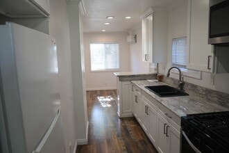 211 N Huntington St in San Fernando, CA - Building Photo - Building Photo