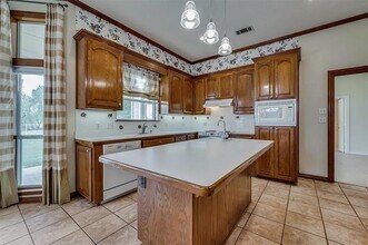 10200 Zipper Rd in Pilot Point, TX - Building Photo - Building Photo