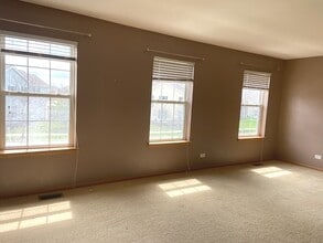 2550 Providence Ave in Aurora, IL - Building Photo - Building Photo