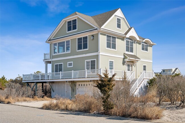 902 Dune Rd in Westhampton Beach, NY - Building Photo - Building Photo