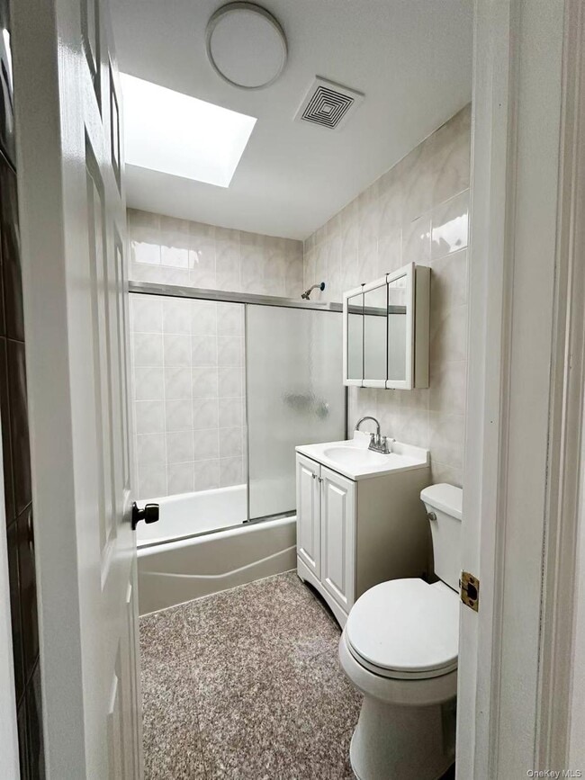 142-06 Horace Harding Expy in Queens, NY - Building Photo - Building Photo