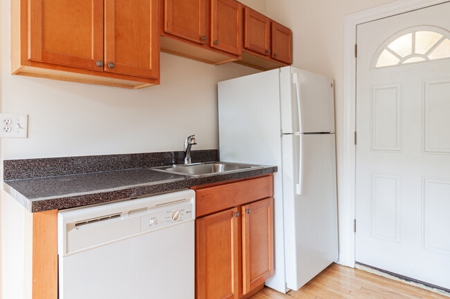 3826 N Fremont St, Unit E3 in Chicago, IL - Building Photo - Building Photo