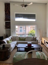 12217 Rochester Ave, Unit 1 in Los Angeles, CA - Foto de edificio - Building Photo