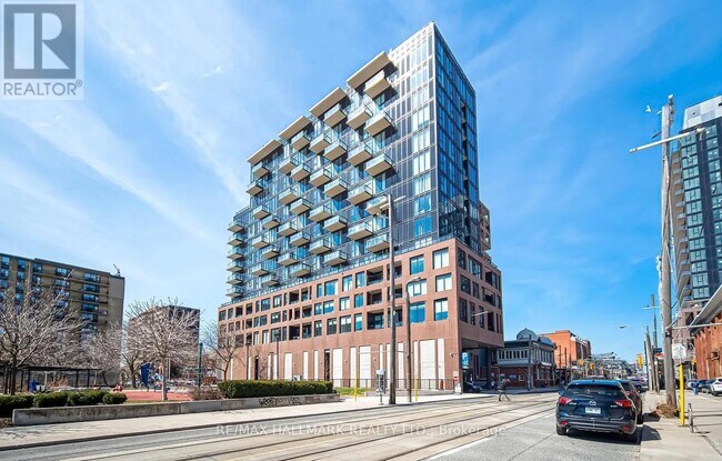 property at 285-285 Dufferin St