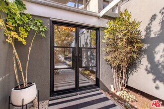 908 Kenter Way in Los Angeles, CA - Building Photo - Building Photo