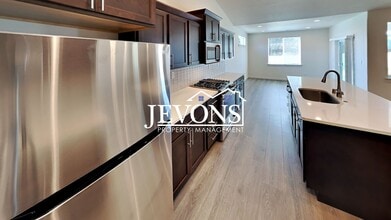 6317 Cottonwood Loop in Yakima, WA - Building Photo - Building Photo