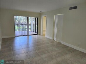 3470 Foxcroft Rd in Miramar, FL - Foto de edificio - Building Photo