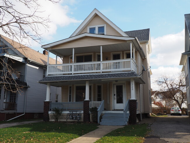 1323 W 102nd St, Unit 1 in Cleveland, OH - Foto de edificio - Building Photo