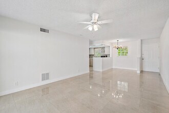 148 Yacht Club Dr in North Palm Beach, FL - Building Photo - Building Photo