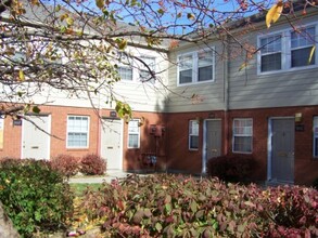 Bristol Place Townhomes in St. Louis, MO - Foto de edificio - Building Photo