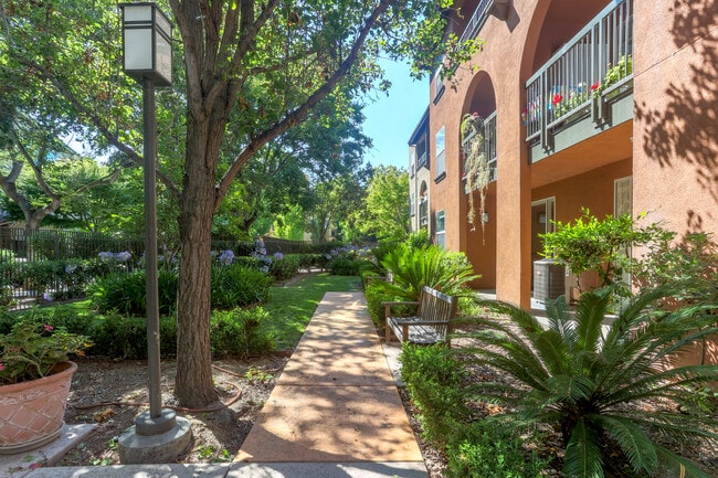 The Village at Willow Glen in San Jose, CA - Foto de edificio - Building Photo