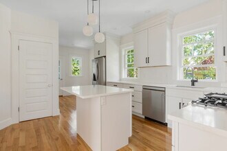 105 Fayerweather St in Cambridge, MA - Building Photo - Building Photo