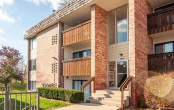 1325 S Maple Rd in Ann Arbor, MI - Foto de edificio - Building Photo