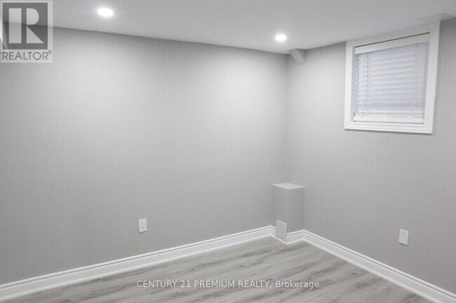 25 Sewells Ln in Brampton, ON - Building Photo - Building Photo