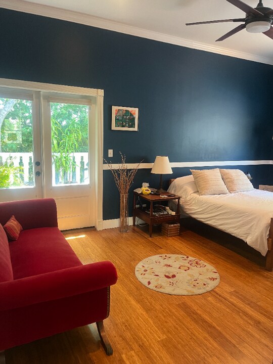 1737 N Gardner St in Los Angeles, CA - Building Photo