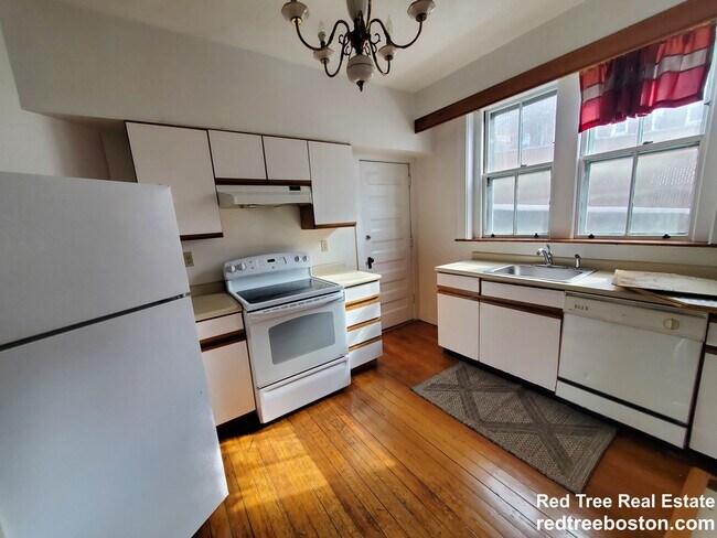 1677 Beacon St, Unit 2