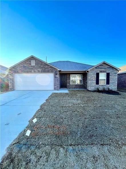 909 E Egret Rd in Fayetteville, AR - Building Photo
