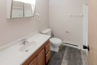 Suite Liv'n on 15th NW in Willmar, MN - Foto de edificio - Interior Photo