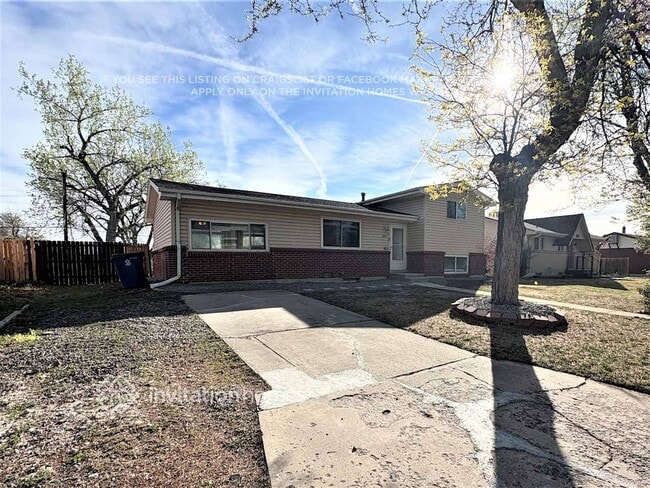 402 S Robb Way in Lakewood, CO - Building Photo - Building Photo