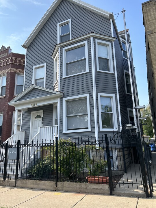 3652 W Shakespeare Ave, Unit #3 in Chicago, IL - Foto de edificio